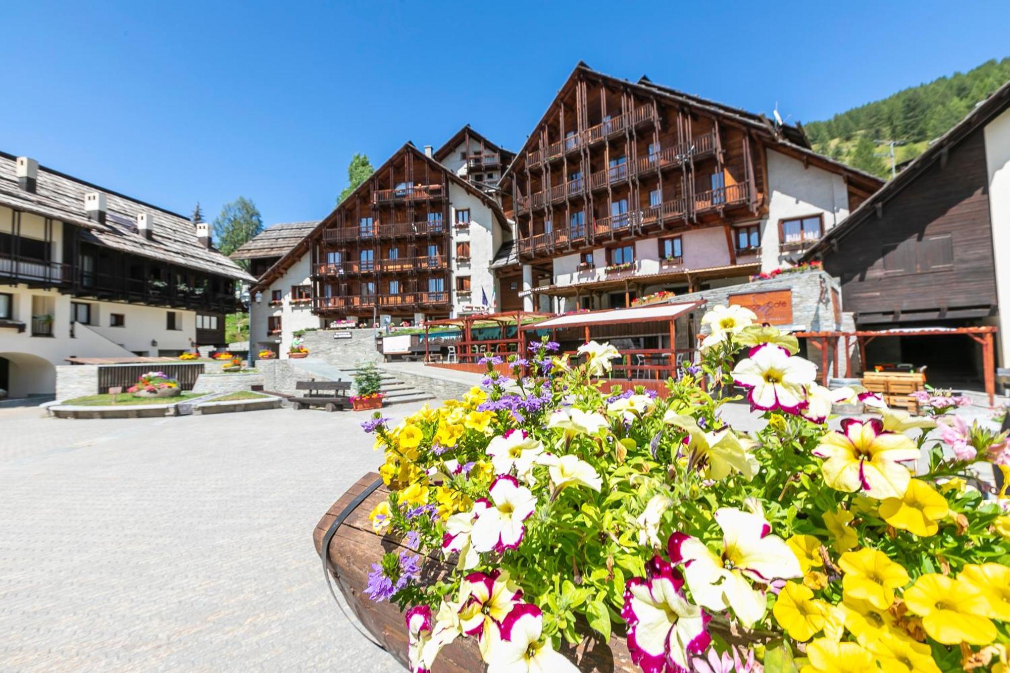 Grange Hike & Ski Sestriere Apartments Kültér fotó